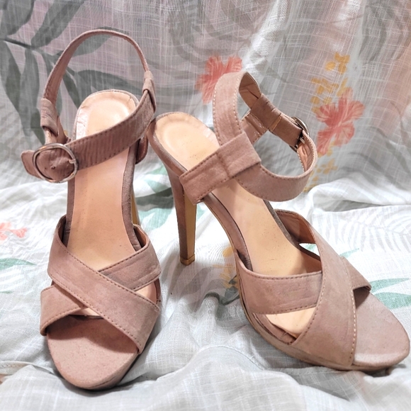 Nude heels size 8 - Picture 1 of 7
